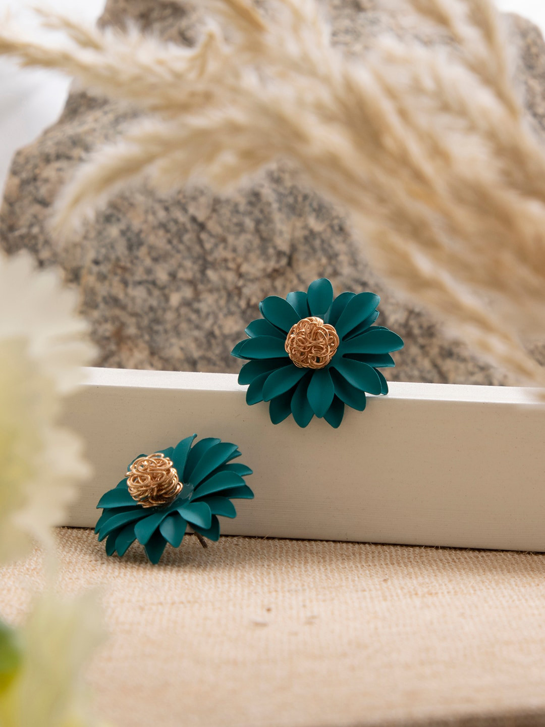 SOHI Blue Contemporary Studs Earrings