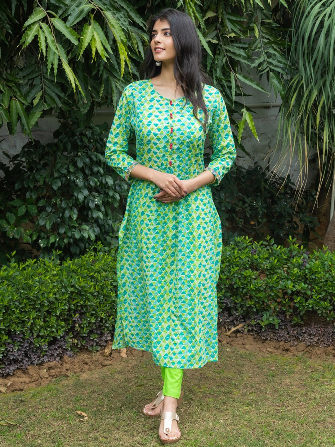 SVARCHI Women Green Geometric Thread Work Kurta