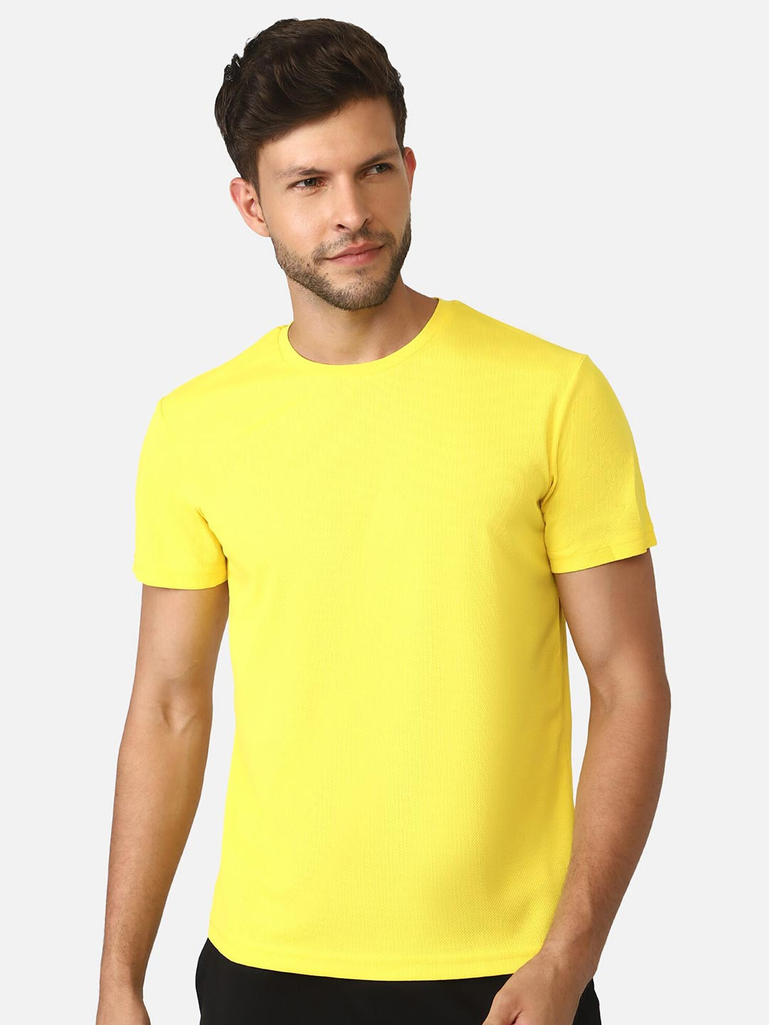 hummel Men Yellow Solid Regular Fit T-Shirt
