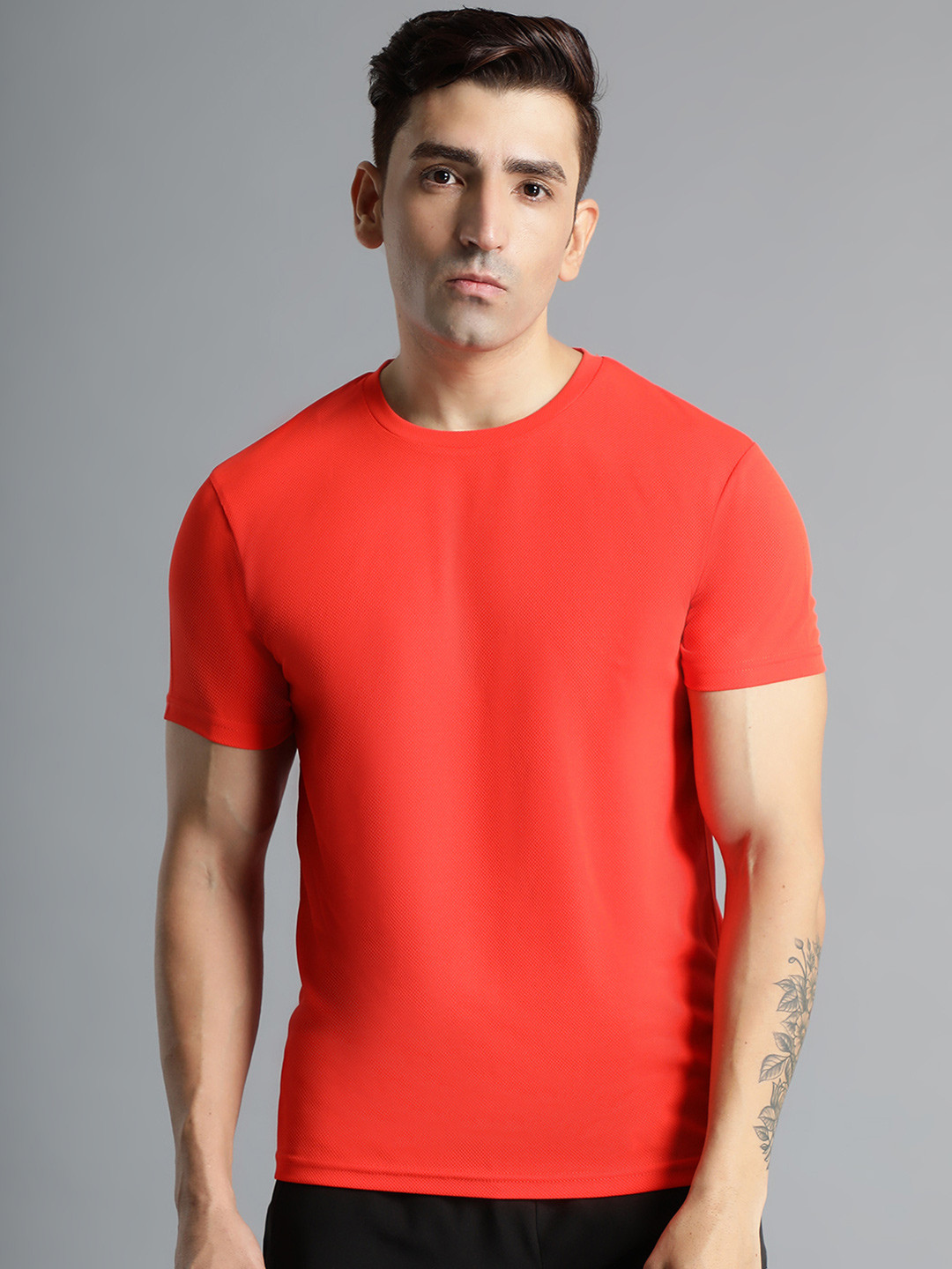 hummel Men Orange Solid Regular Fit T-Shirt