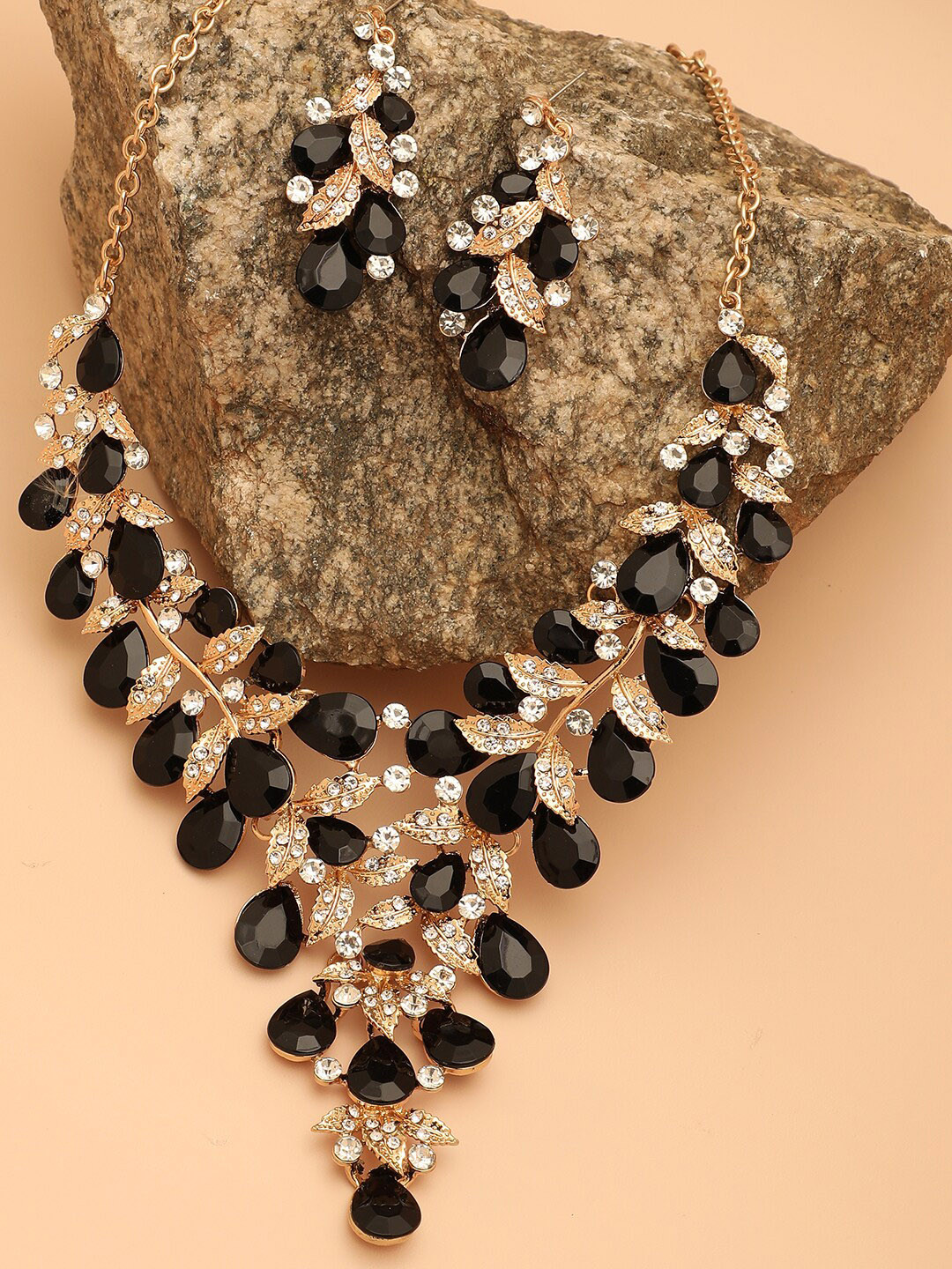 SOHI Black Stone-Studded Jewellery Set