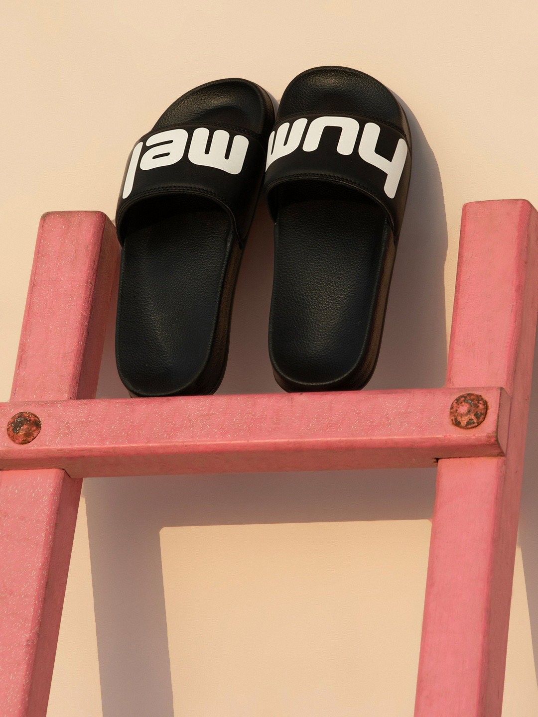 hummel Men Black & White Printed Sliders