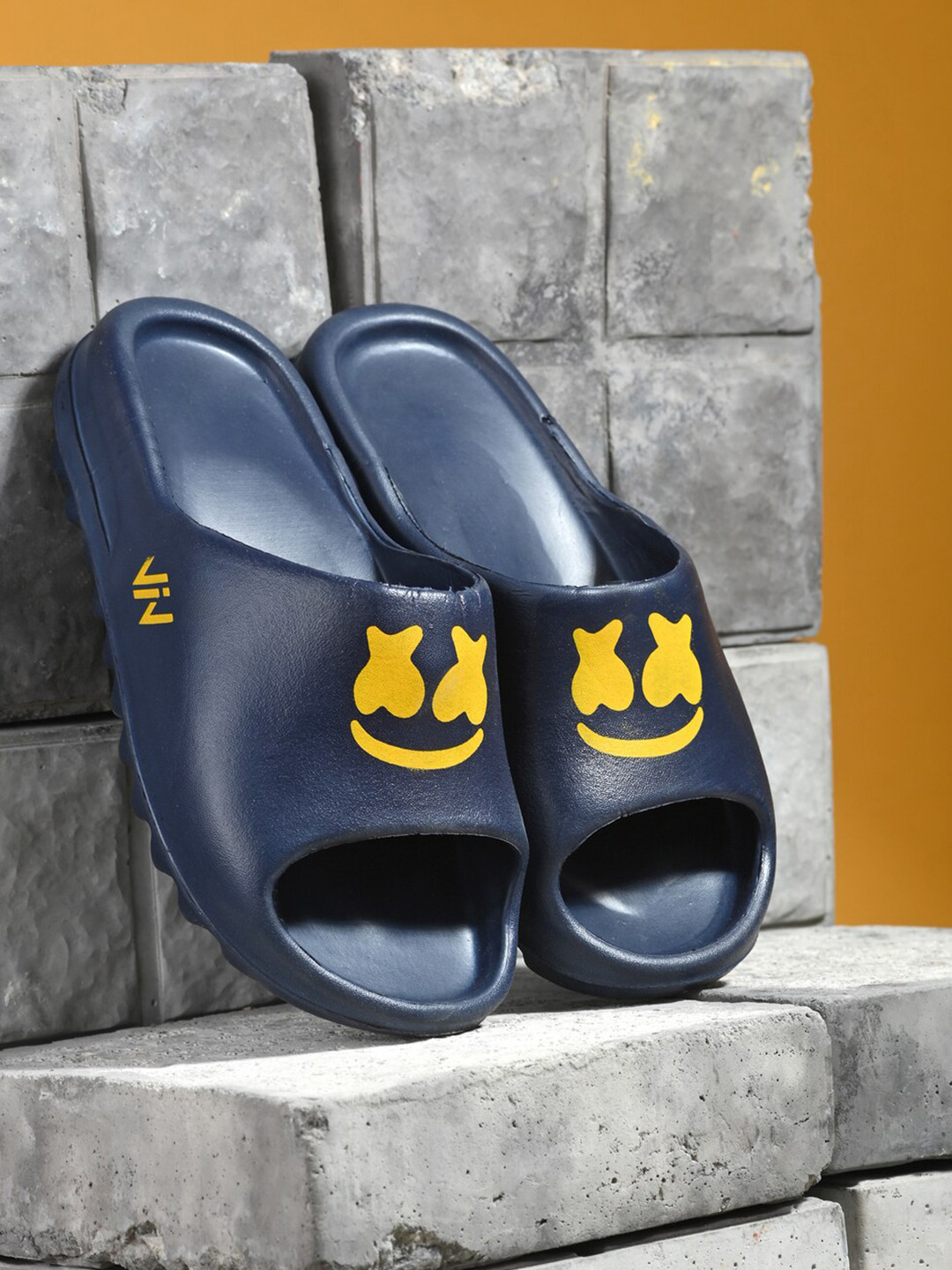 VIV Men Blue & Yellow Printed Rubber Sliders