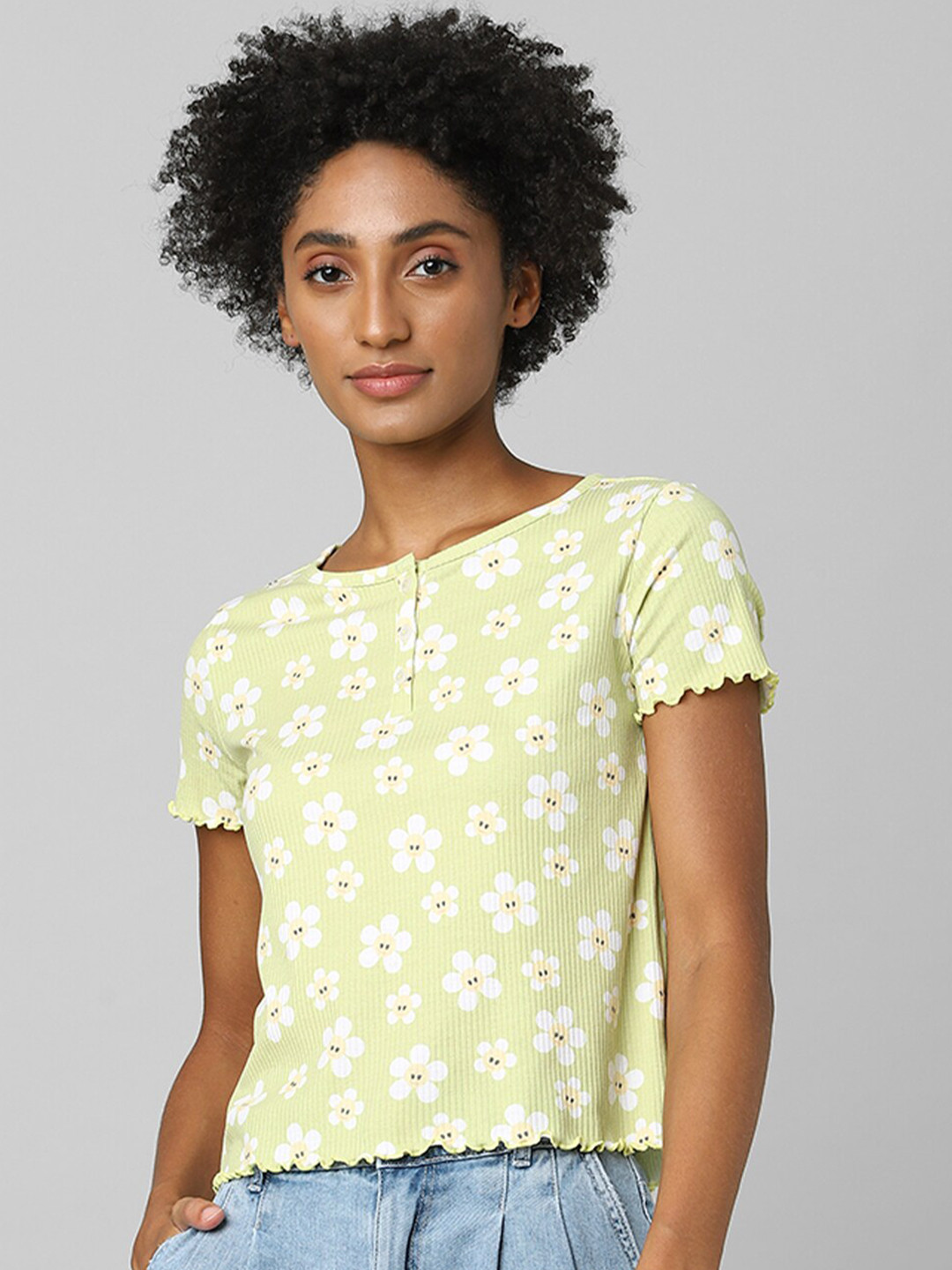 ONLY Women Green and White Floral Printed Crop T-shirt