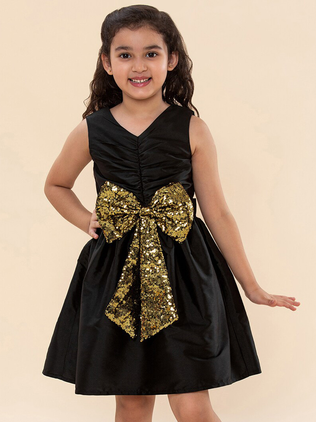 A T U N Girl  Black Dress