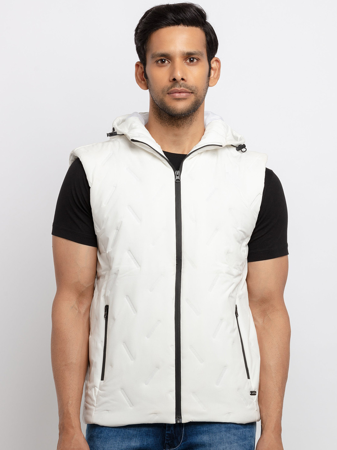 Status Quo Men Off White Geometric Sleeveless Padded Jacket
