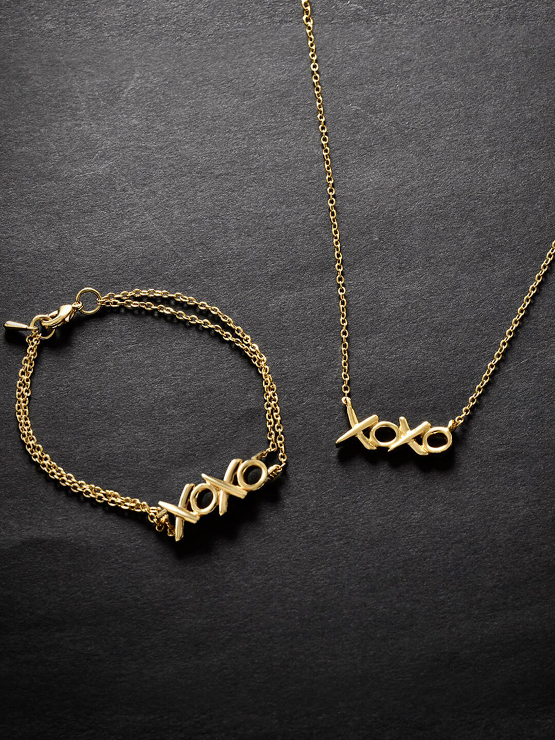 MINUTIAE Women Gold Toned Xoxo Emoji Pendant Bracelet