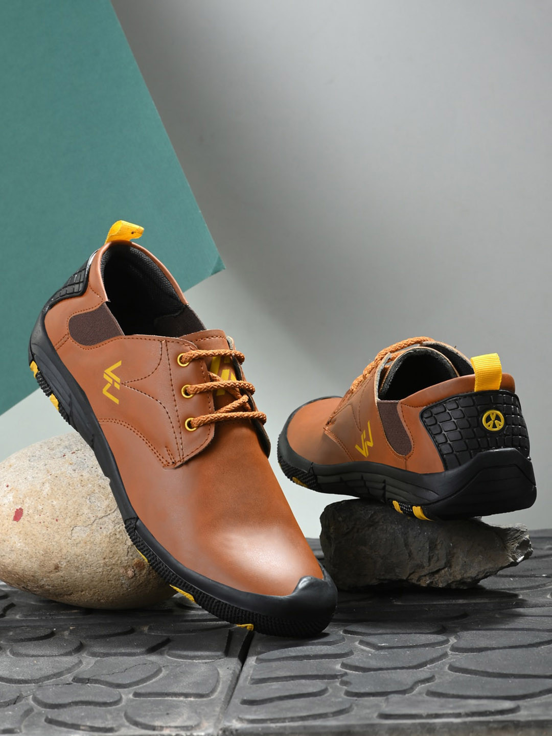 VIV Men Tan Driving Shoes