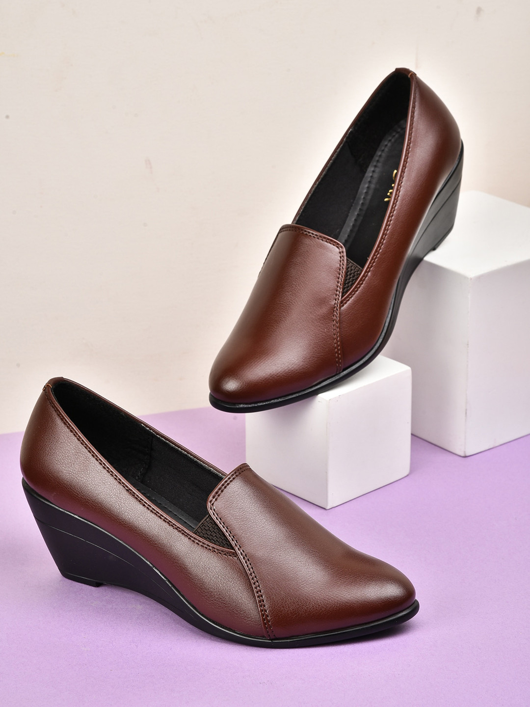 VALIOSAA Brown Work Wedge Pumps