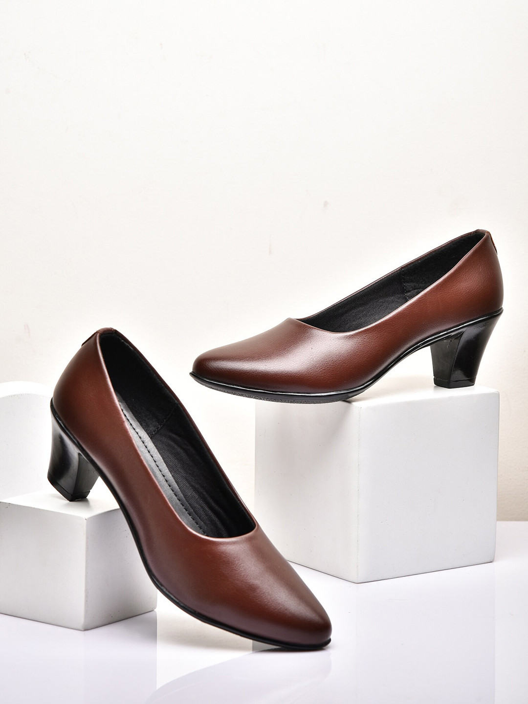 VALIOSAA Brown Work Block Pumps