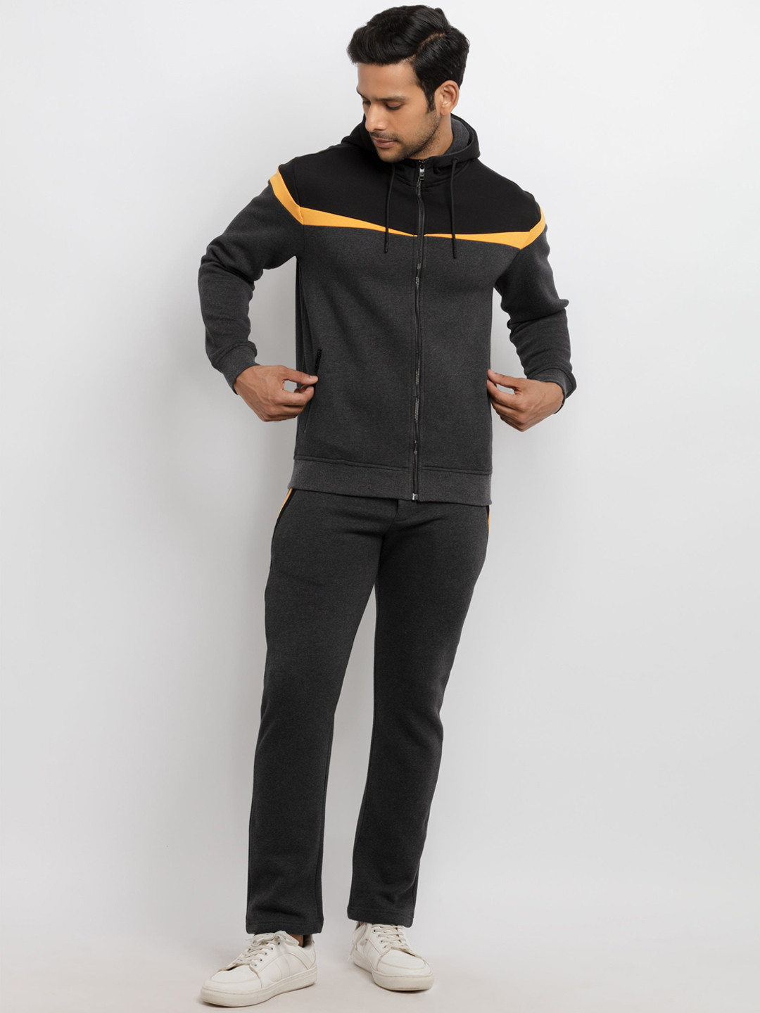Status Quo Men Black & Grey Colourblocked Tracksuit