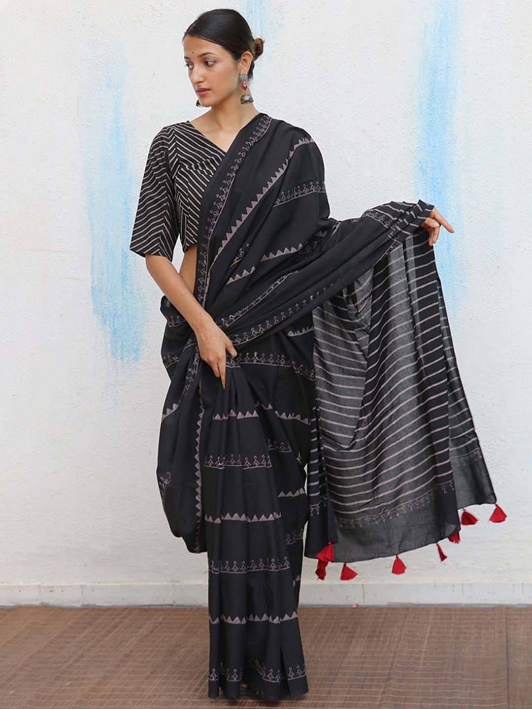 Chidiyaa Women Black Cotton Crop Top-Type Saree Blouse