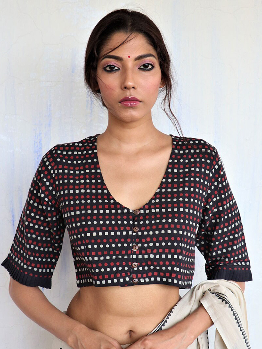 Chidiyaa Women Black Handprinted Cotton Saree Blouse