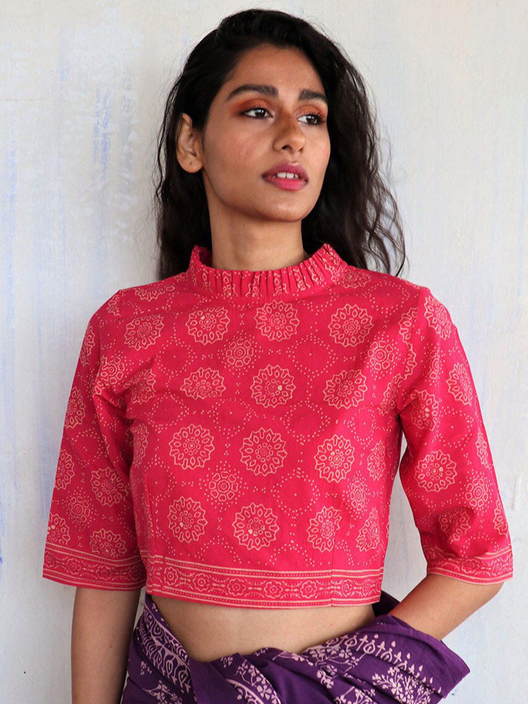 Chidiyaa Women Pink Block Printed Cotton Saree Blouse