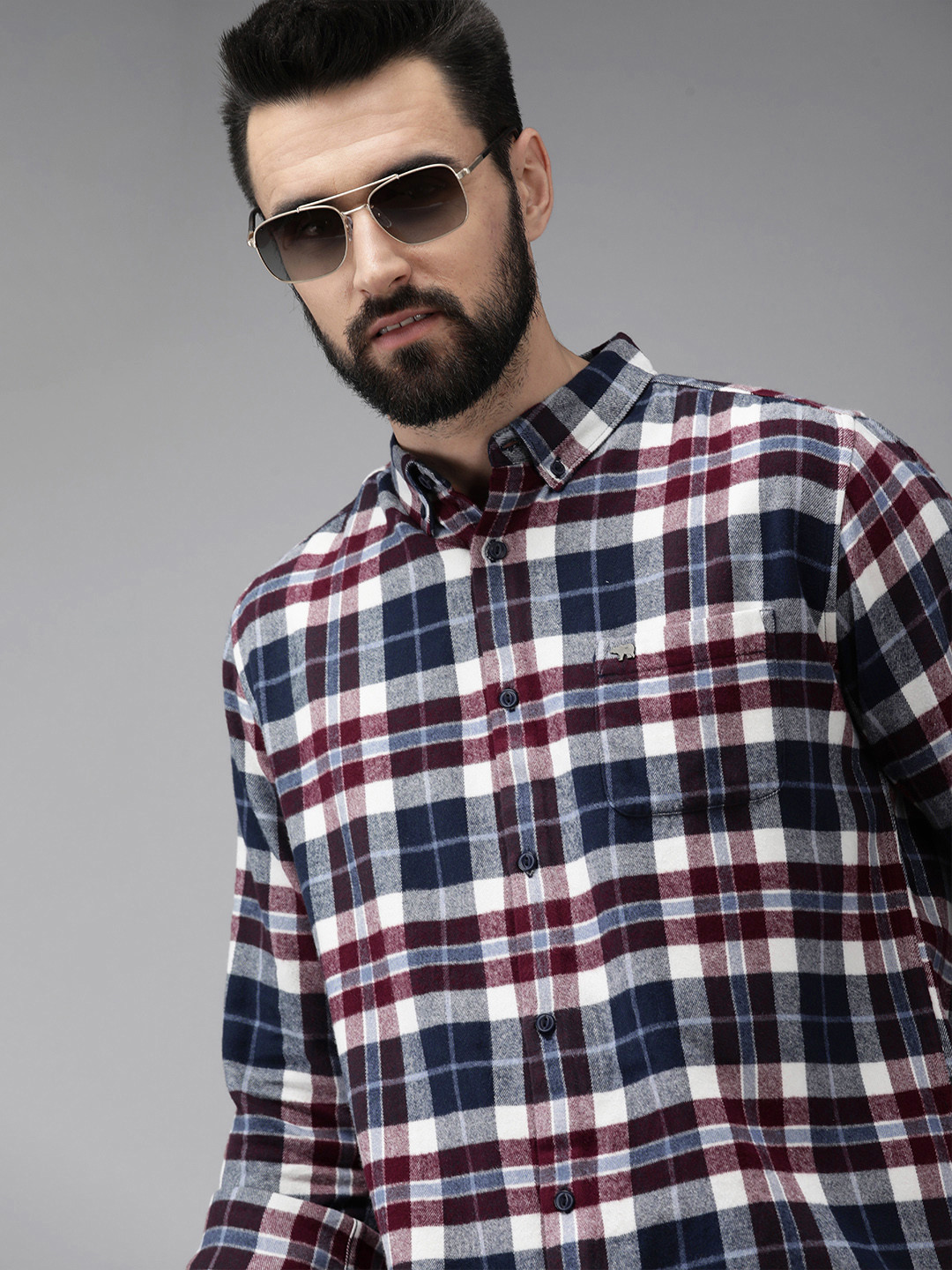 THE BEAR HOUSE Men White & Navy Blue Slim Fit Checked Flannel Cotton Shirt