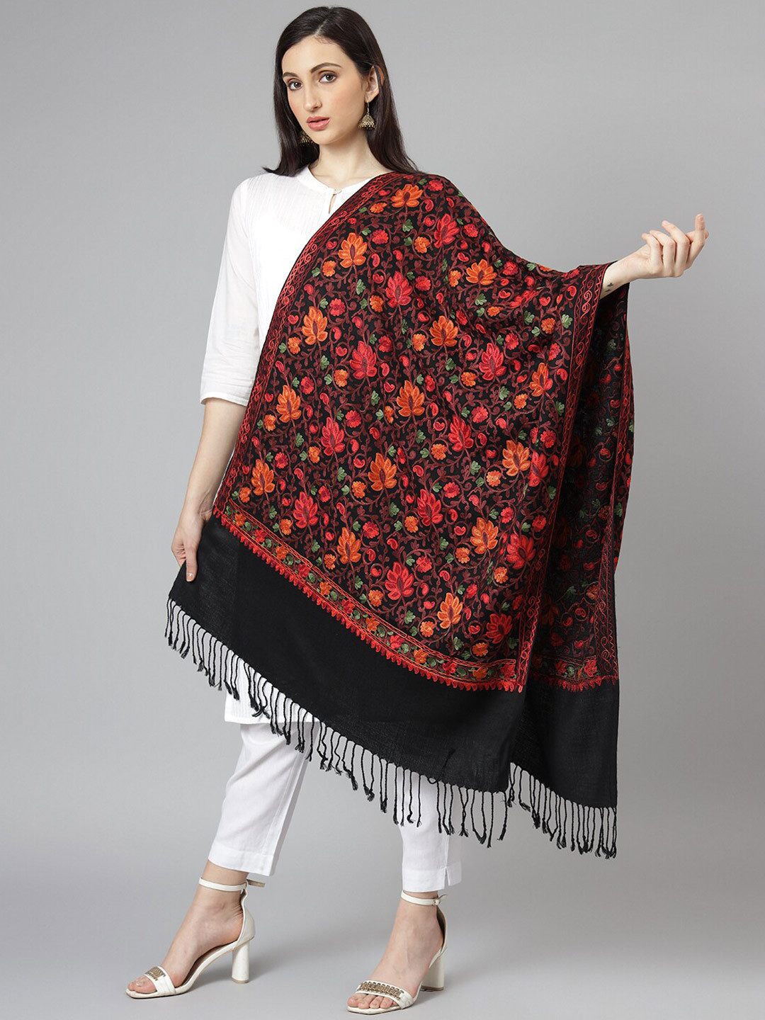 Zamour Women Black & Green Embroidered Stole