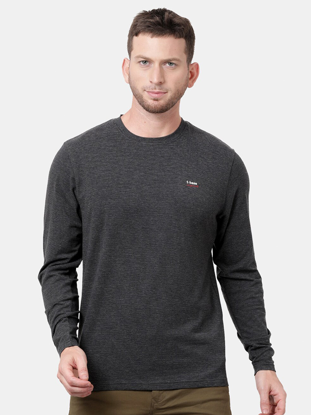 t-base Men Black Solid T-shirt