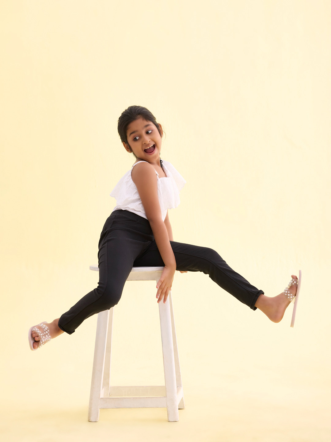 Go Colors Girls Yellow Solid Cropped Slim Fit Jeggings