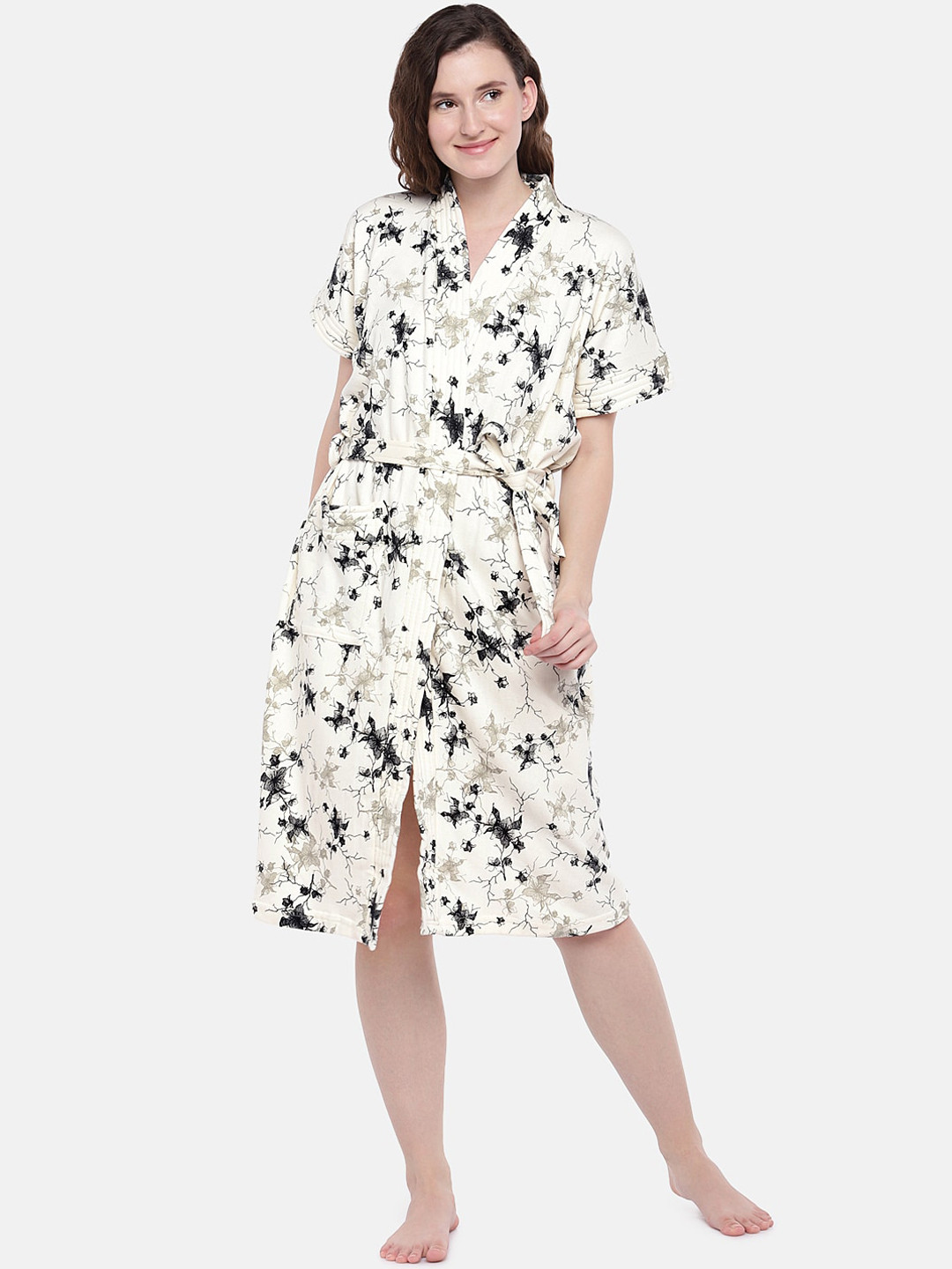 Sand Dune Women White and Black Printed Bath Robe