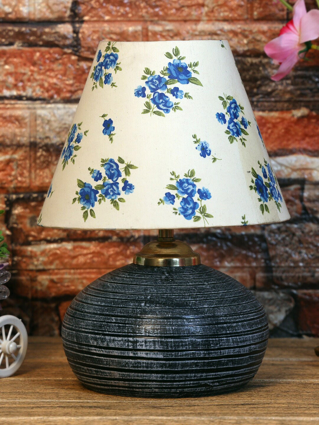Foziq Grey & White Solid Terracotta Table Lamps With Shade
