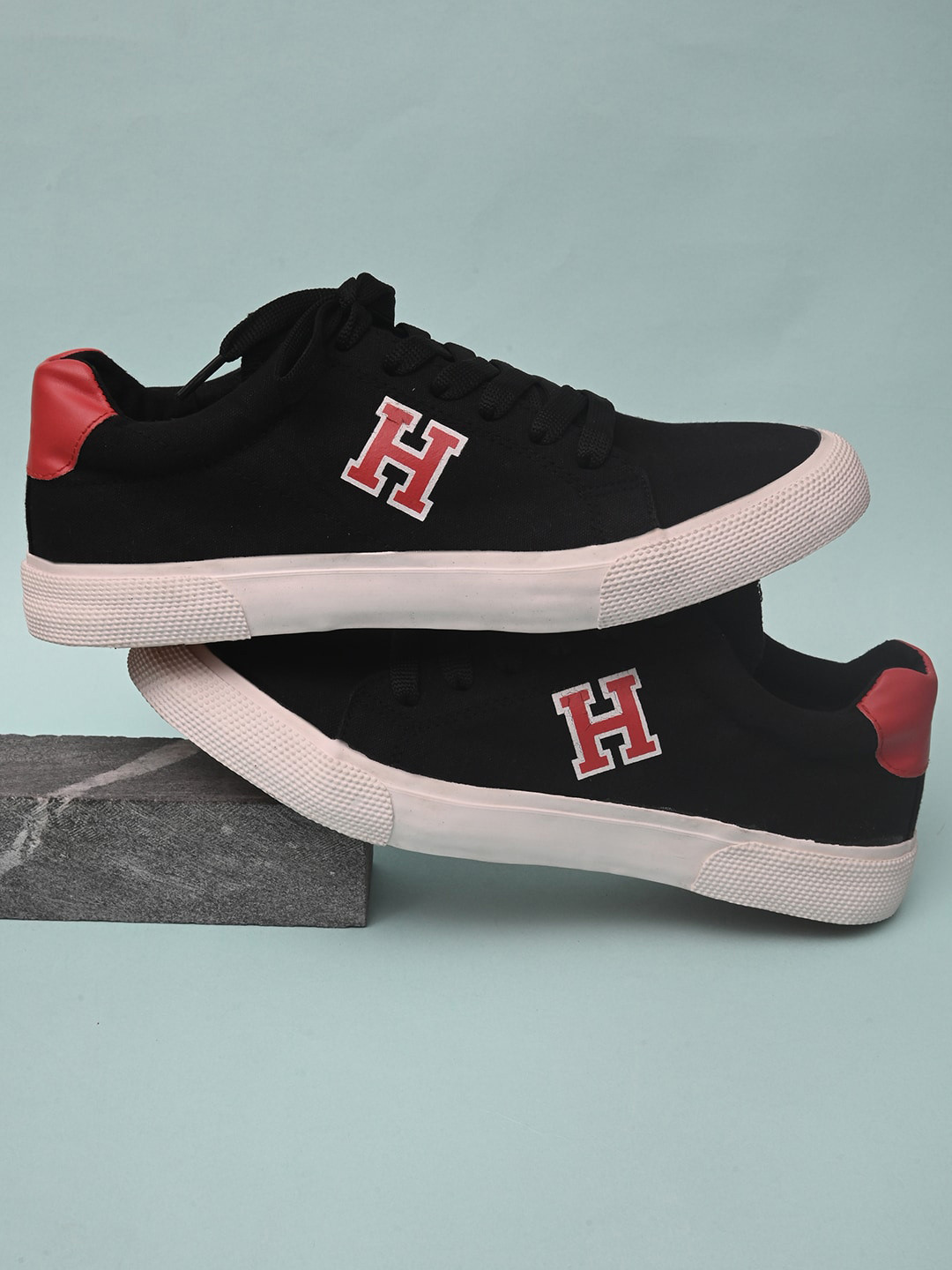 Harvard Men Black Woven Design Sneakers