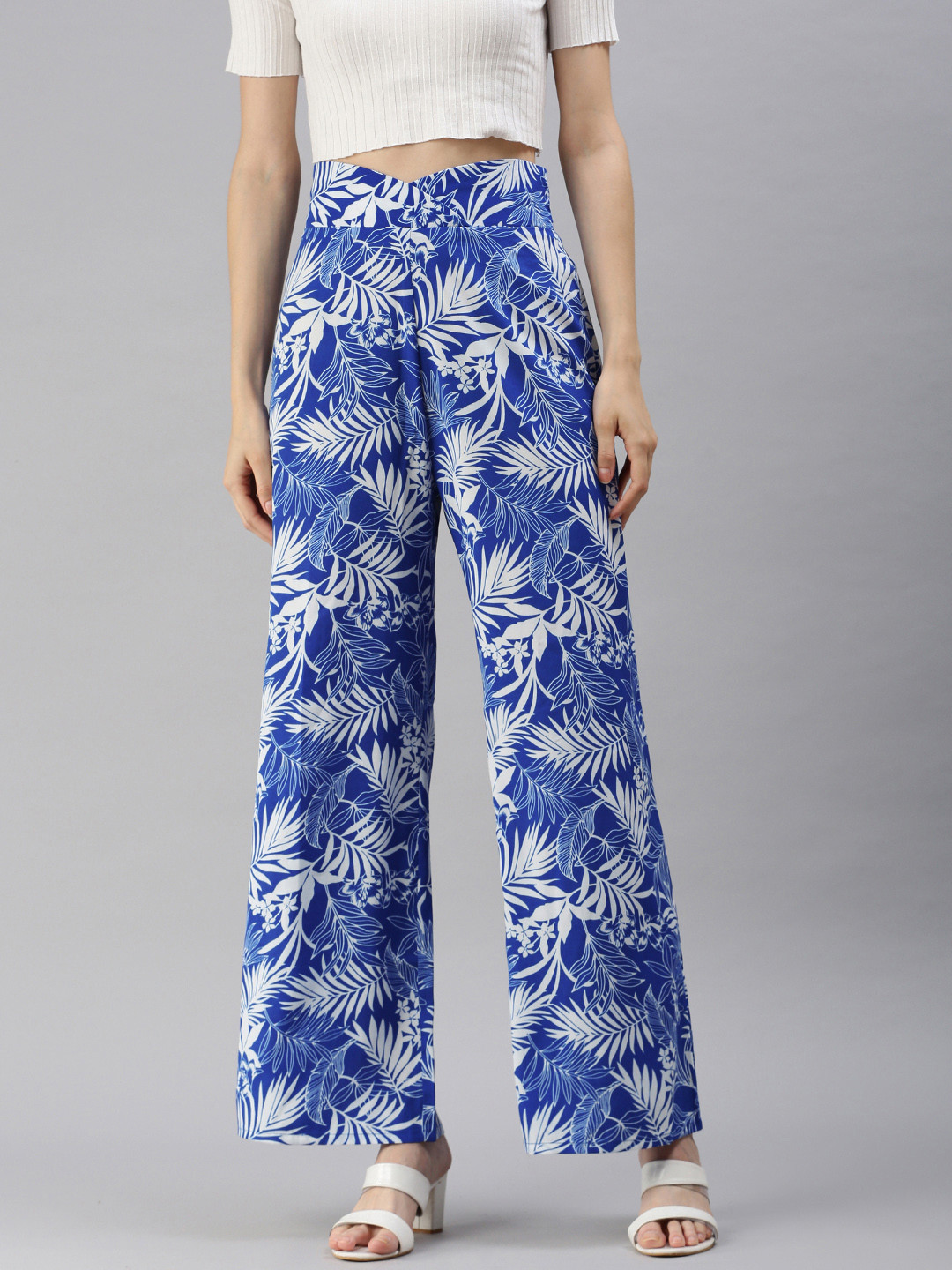 EVERYDAY by ANI Women Blue & White Floral Printed Crepe Palazzos