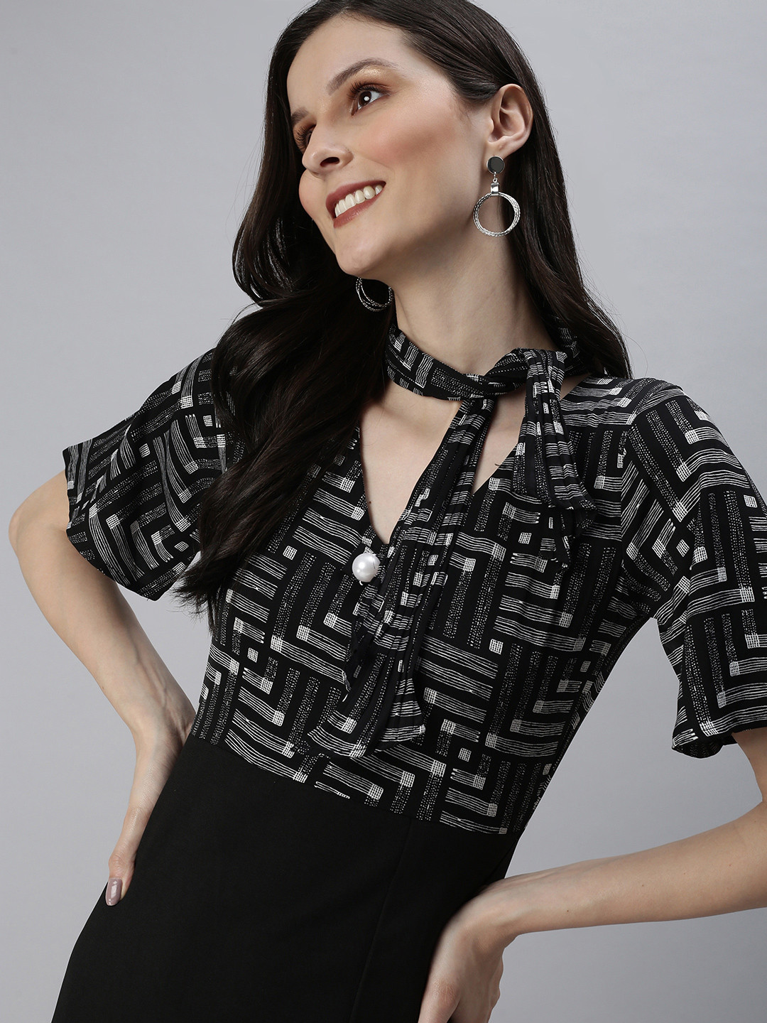 SHOWOFF Black Tie-Up Neck Sheath Dress