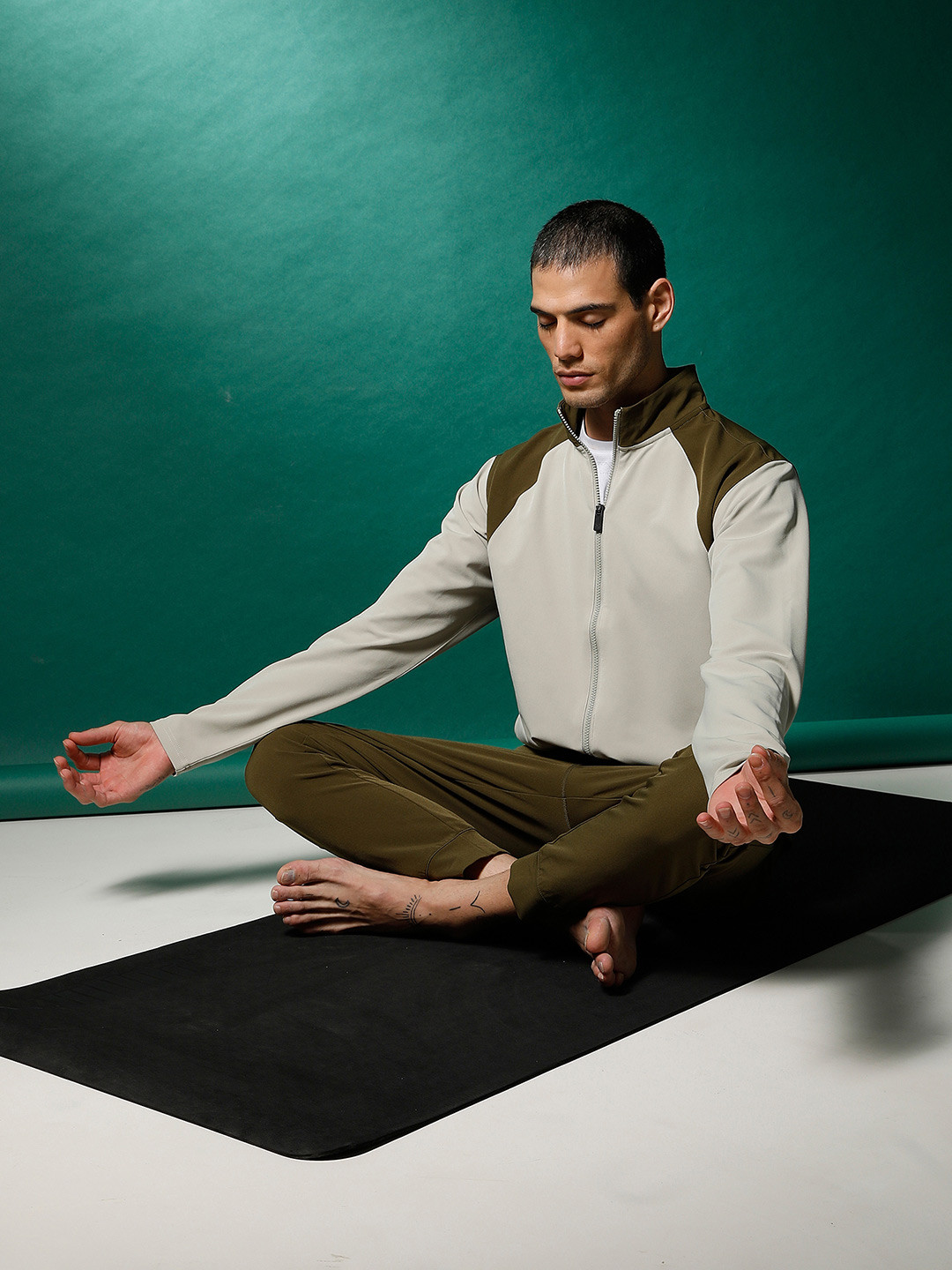 Puma Men Beige Green Yoga Sporty Studio Ultramove Training Sustainable Jacket