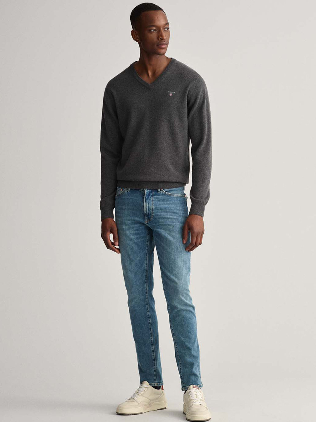 GANT Men Blue Slim Fit Low Distress Heavy Fade Jeans