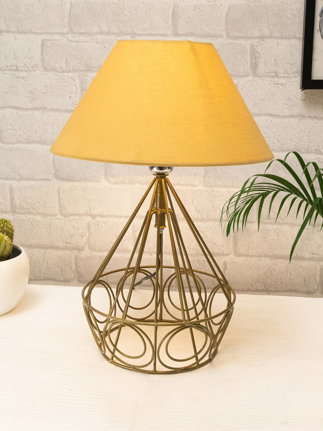 Homesake Gold-Toned Modern Diamond Farmhouse Metal Desk Table Lamp With  Shade