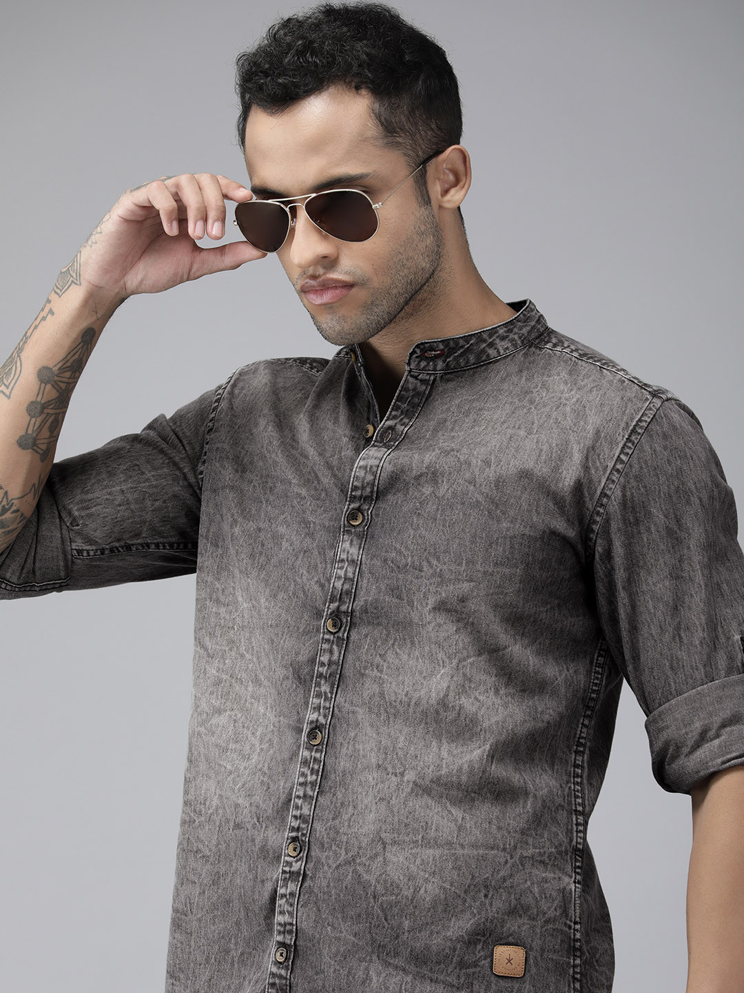 Roadster Men Charcoal Black Pure Cotton Solid Chambray Casual Shirt