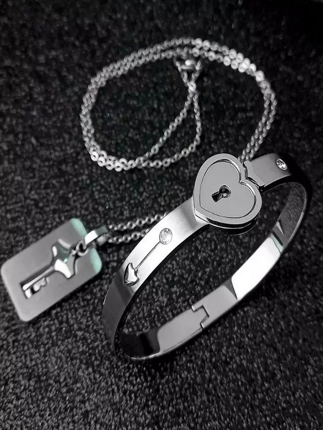 UNIVERSITY TRENDZ Unisex Silver-Toned Silver-Plated Bangle-Style Bracelet