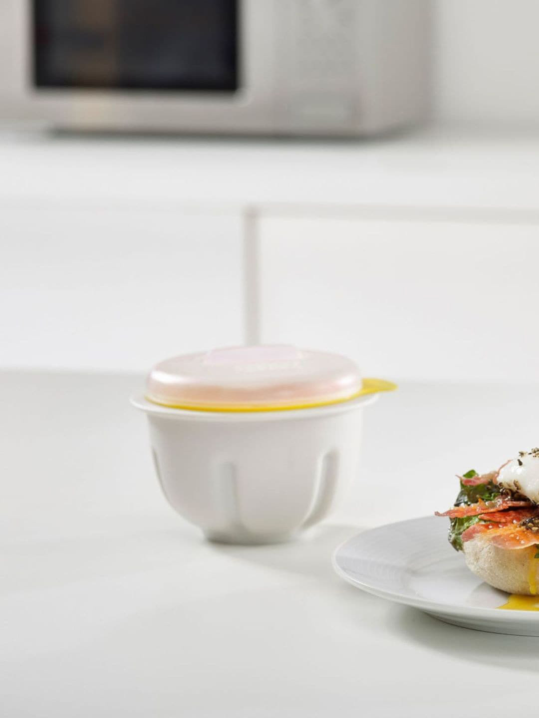 Joseph Joseph White & Yellow Solid M-Poach Microwave Egg Poacher
