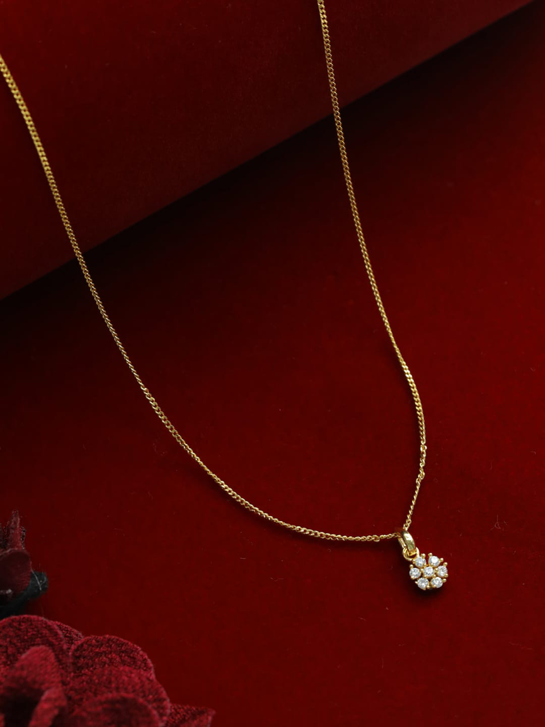 Jazz and Sizzle Women White Brass Gold-Plated Chain