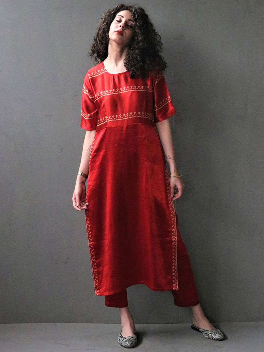 Chidiyaa Women Red Embroidered Thread Work Kurta