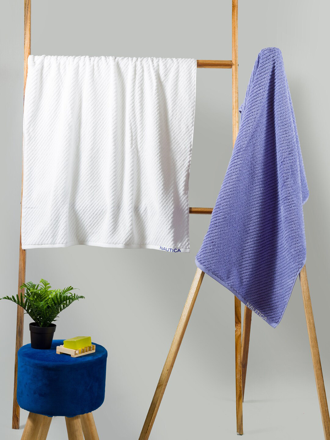 Nautica Set Of 2 White And Blue Solid 600 GSM Pure Cotton Bath Towels