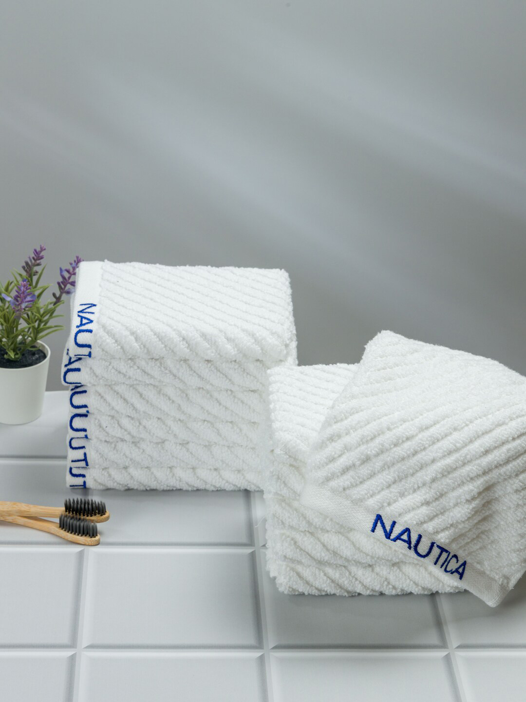 Nautica Set Of 12 White Solid Cotton 600 GSM Face Towels