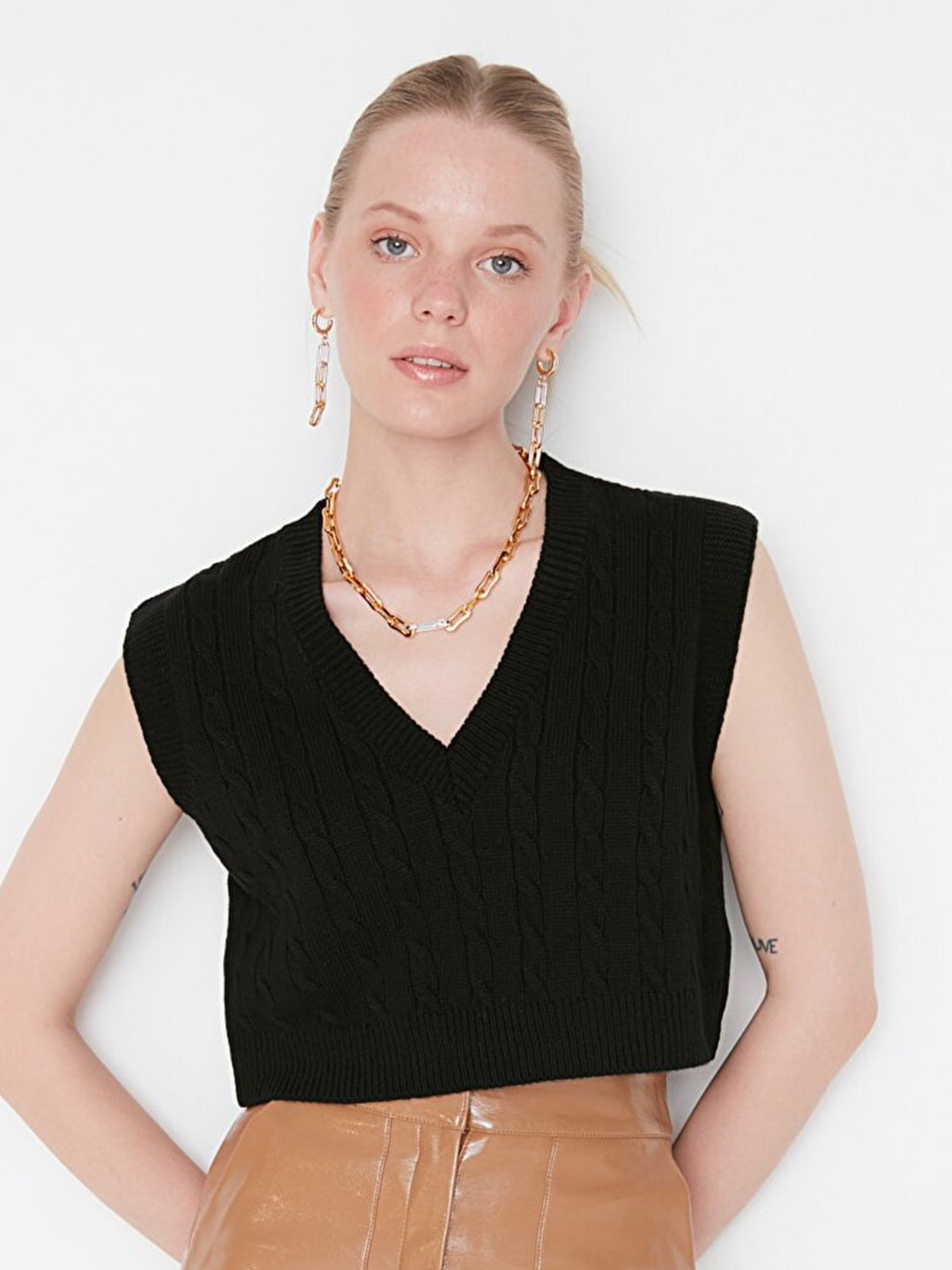 Trendyol Women Black Cable Knit Crop Sweater Vest
