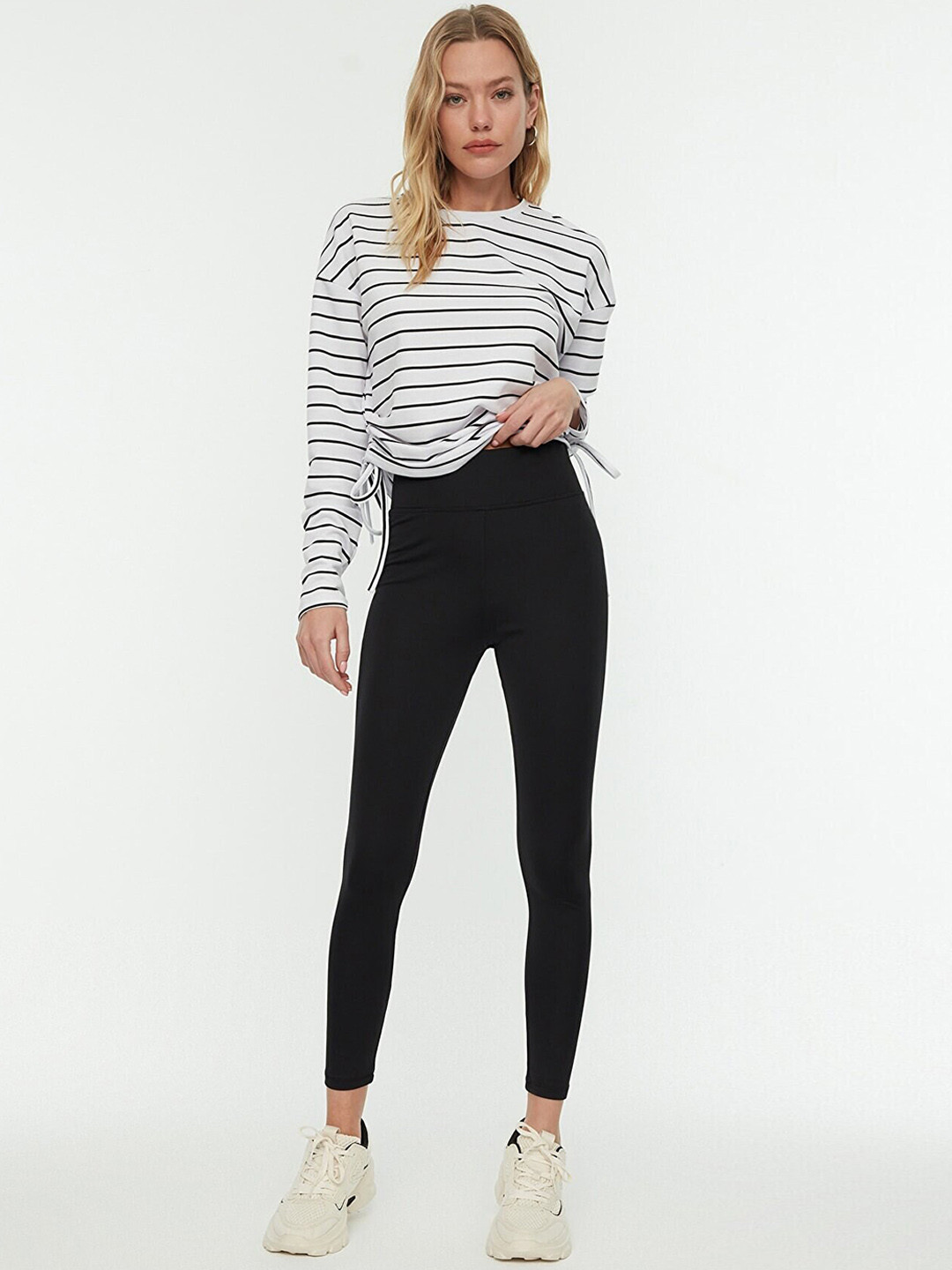 Trendyol Women Black Solid Ankle Length Leggings