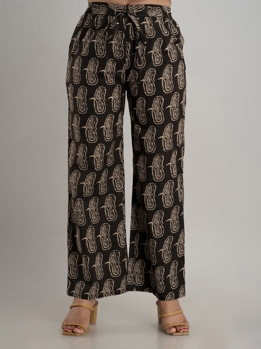 MAUKA Women Black Paisley Printed Palazzo