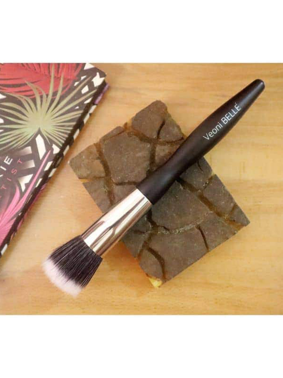 Veoni BELLE Stippling Brush for Foundation & Liquid Cream - Black