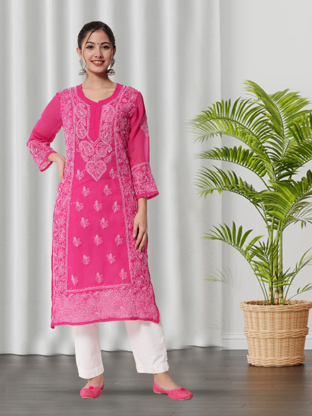 PARAMOUNT CHIKAN Women Magenta & White Chikankari Embroidered Kurta With Matching Slip