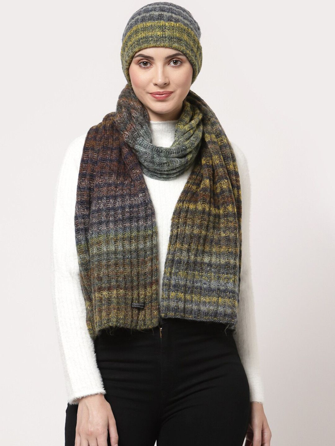 513 Women Patterned Muffler with Cap