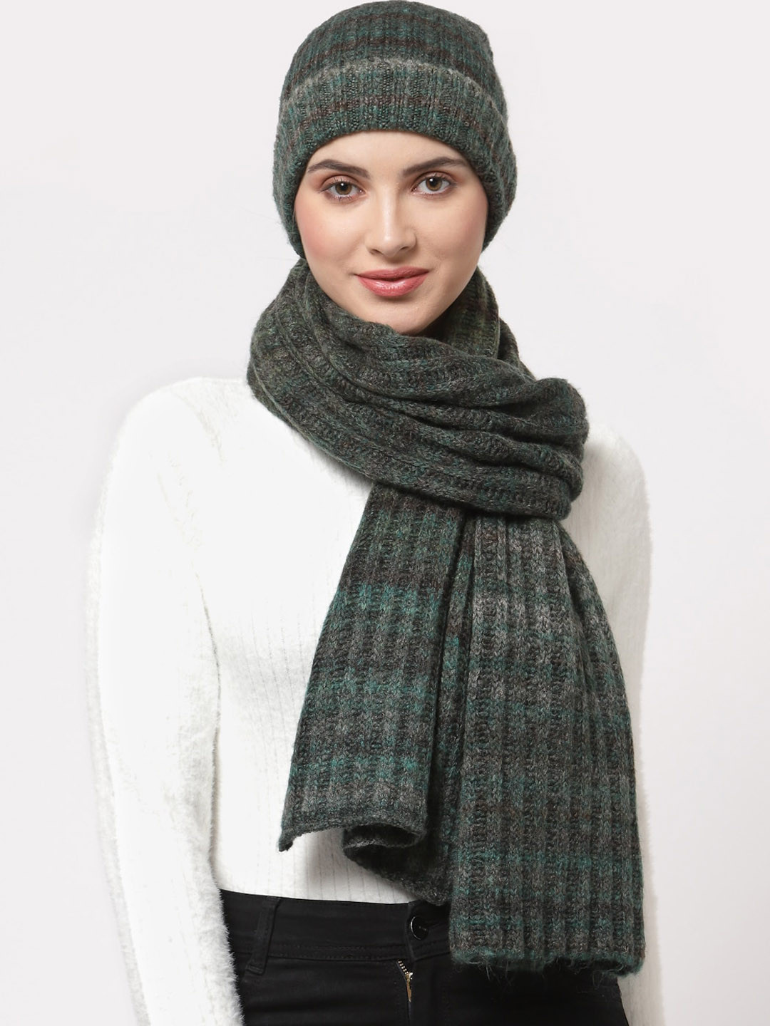 513 Women Olive Green Checked Knitted Muffler & Cap Combo
