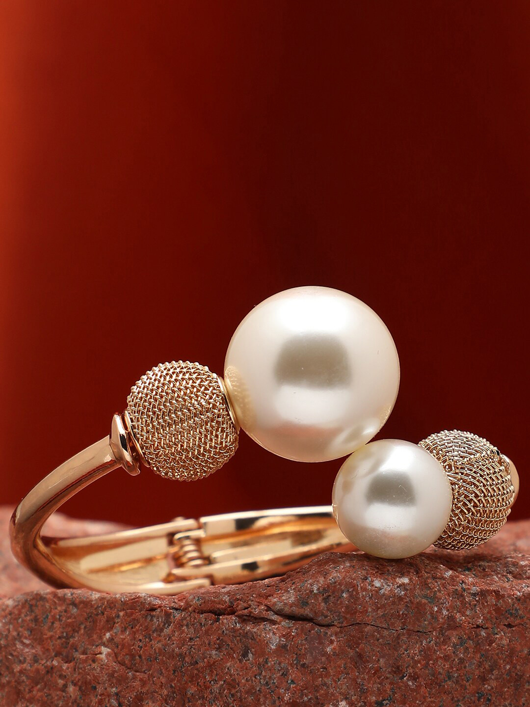 SOHI Women Gold Bracelet