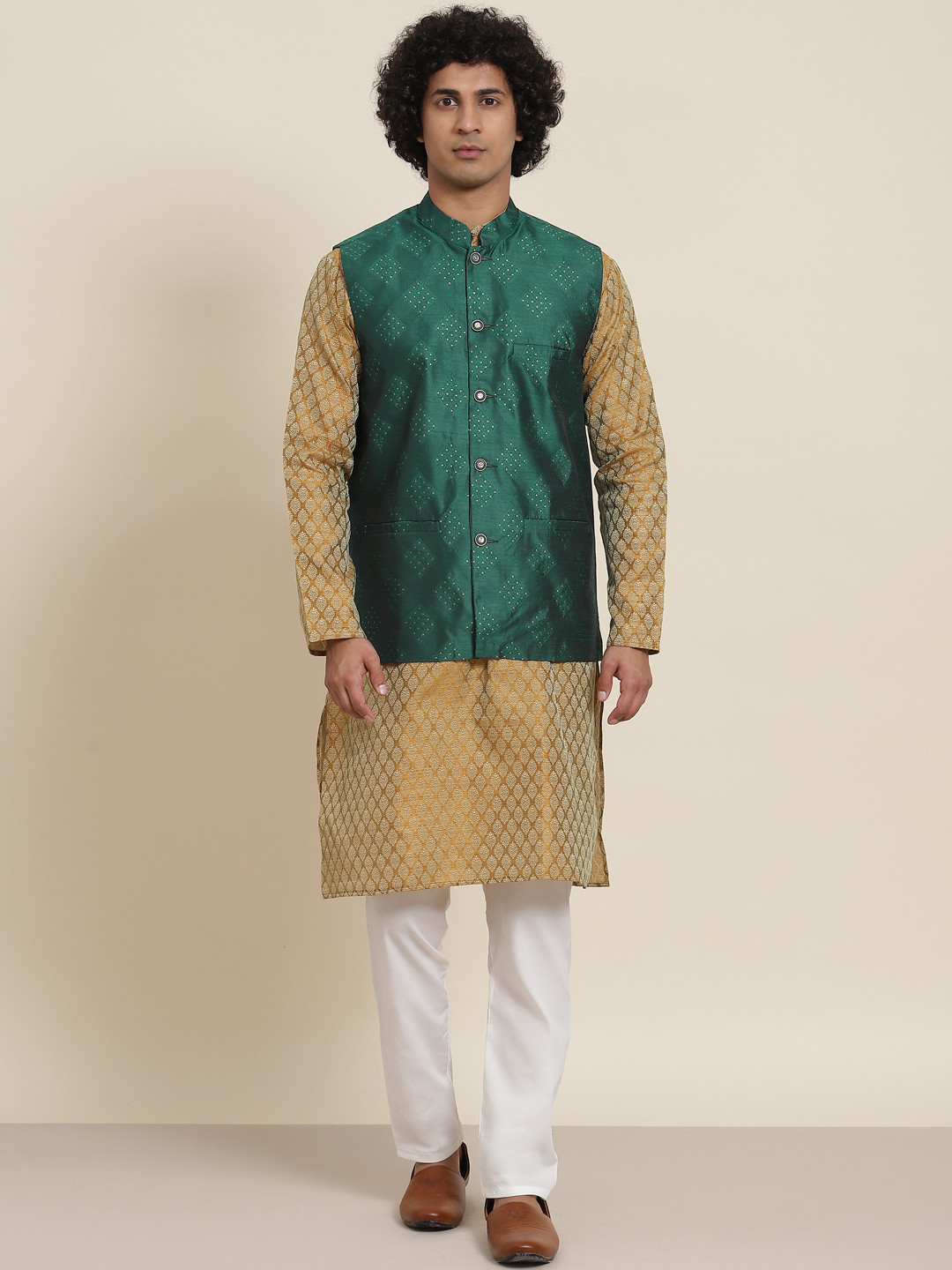 SOJANYA Men Mustard Yellow & Off-White Kurta with Pyjamas & Nehru Jacket