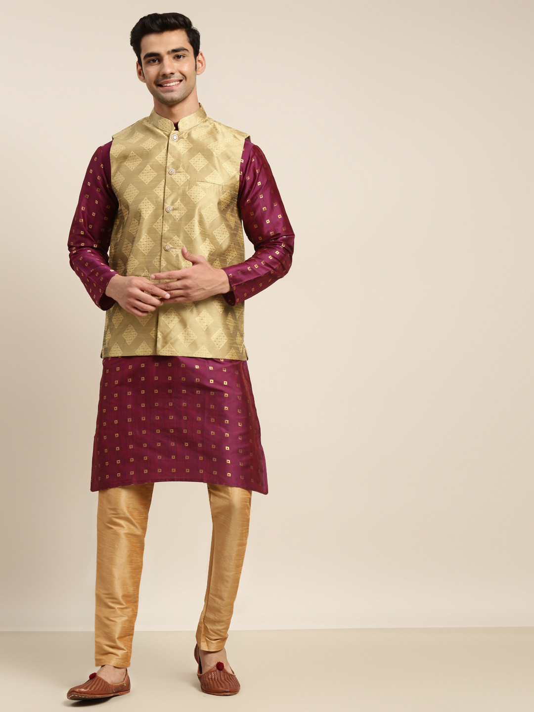 SOJANYA Men Purple Kurta with Churidar & Nehru Jacket