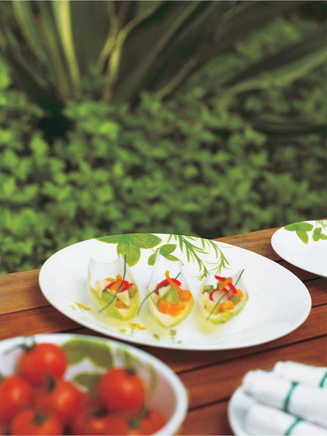 Corelle Set of 6 White Printed Dishwasher & Microwave safe Vitrelle Glass Plates