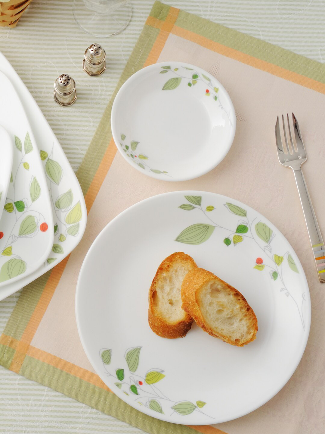 Corelle White & Green Set of 6 Printed Dishwasher & Microwave safe Glossy Plates