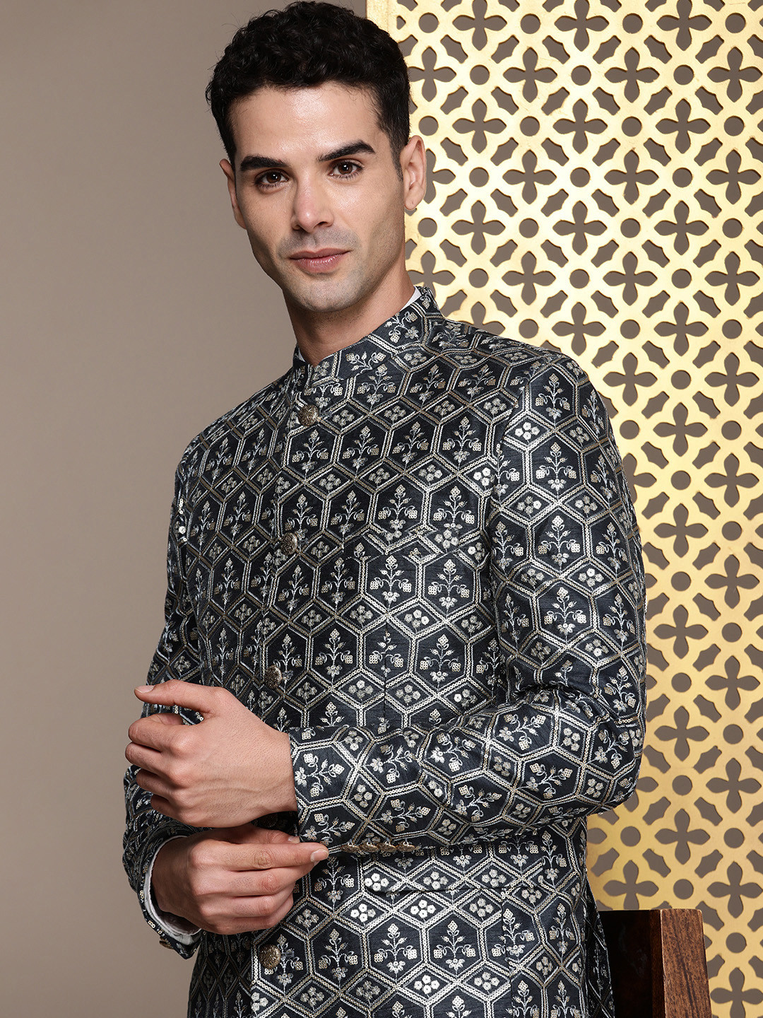 House of Pataudi Ethnic Motifs Embroidered Thread Work Sequinned Bandhgala Jashn Blazer